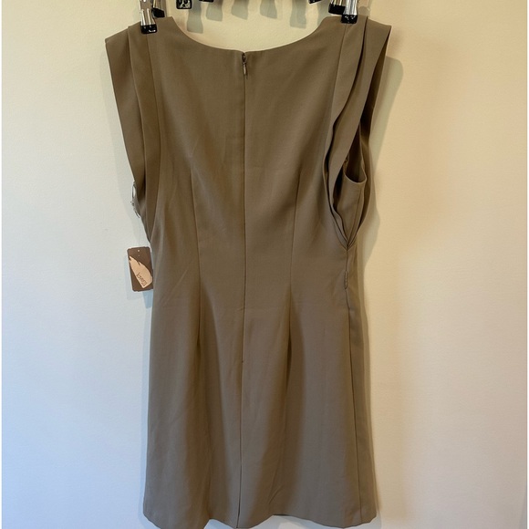 FOREVER 21 Women's Size M Classy Formal Pleated Beige Shift Dress NWT - Picture 2 of 10